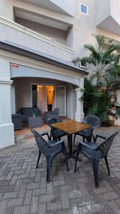 Sunshine Luxurious Villa:4 Mins Walk From Beach Flic-en-Flacq Exteriér fotografie